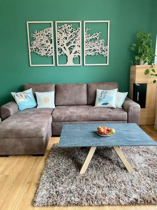 Apartment 2-zimmer Zentral In Ferdinandshof, Wlan Modern *