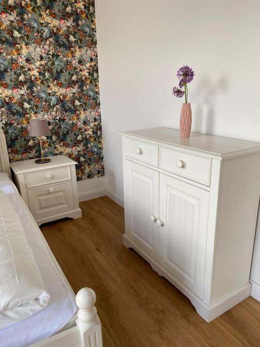 2-zimmer Zentral In Ferdinandshof, Wlan Modern