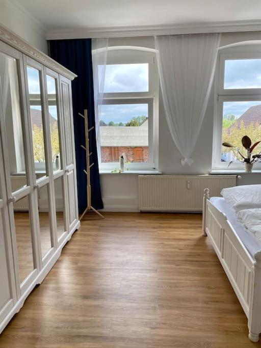 2-zimmer Zentral In Ferdinandshof, Wlan Modern Apartment Ferdinandshof