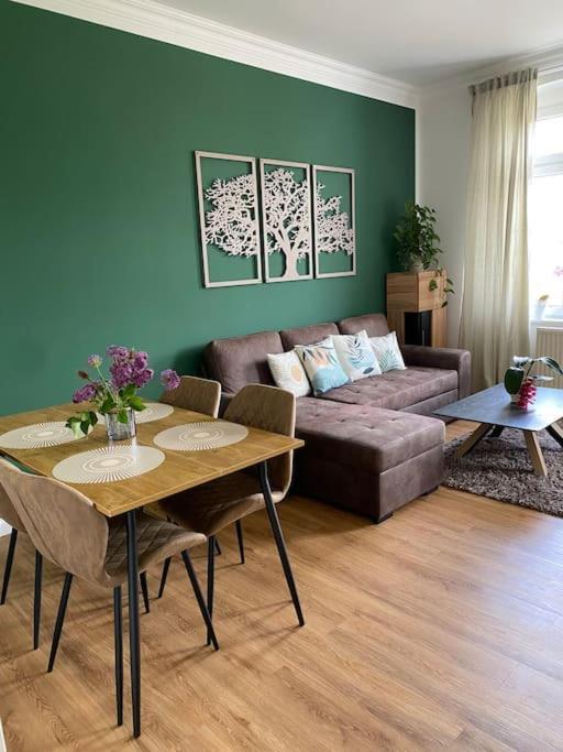 2-zimmer Zentral In Ferdinandshof, Wlan Modern Apartment Ferdinandshof