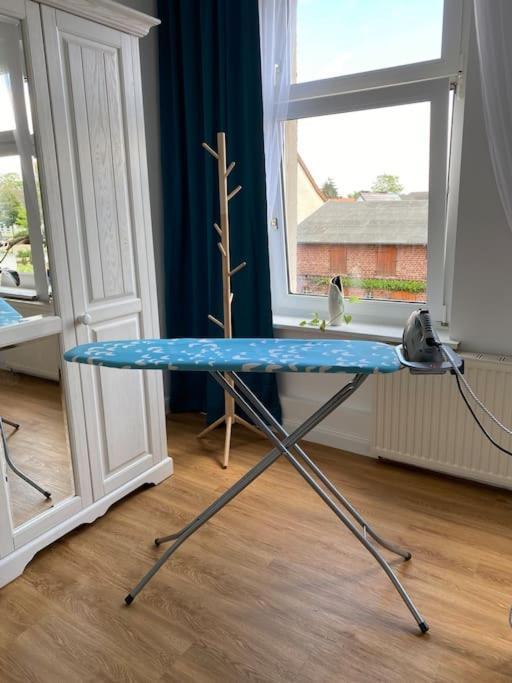 2-zimmer Zentral In Ferdinandshof, Wlan Modern Apartment